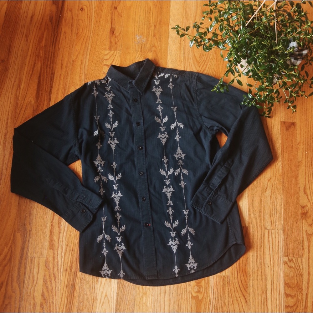 🚫SOLD🚫Guess Men’s Embroidered Button Down Shirt